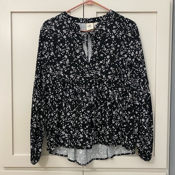 White Crow top. Fits large. NWT - Picture 3 of 7